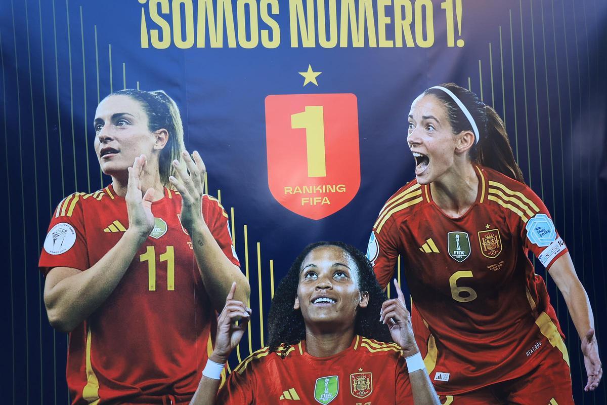 Galería | La final de la Supercopa ya se siente en la Fan Zone de la Plaza Mayor de Castelló