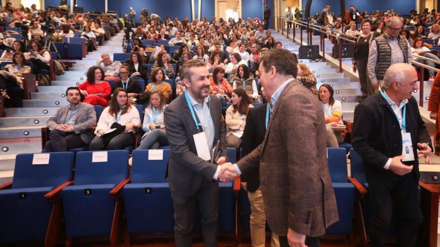 Román Rodríguez, ayer, en la jornada para formar a docentes.  | // X.Á.