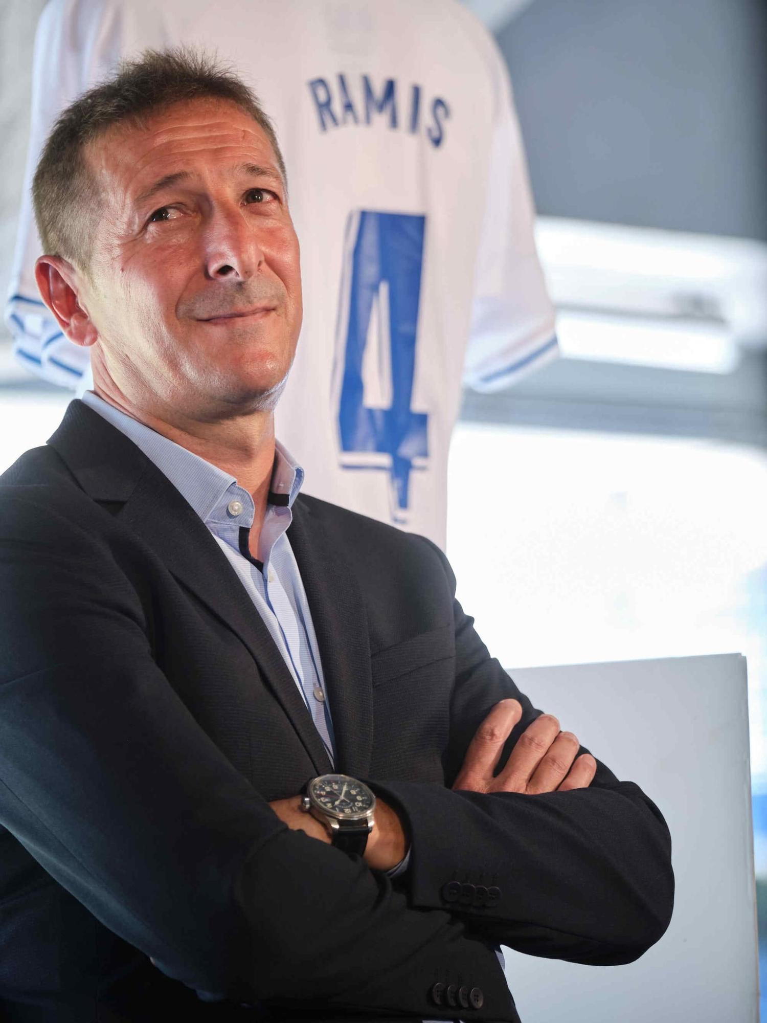 Entrega a Ramis del distintivo Leyenda blanquiazul