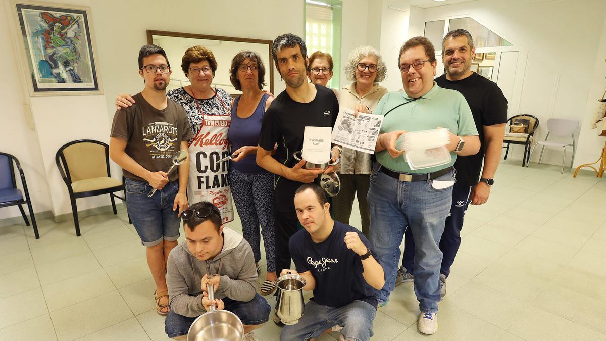 Participantes en el taller que se celebró este jueves en el local de la Asociación de Vecinos San Roque.