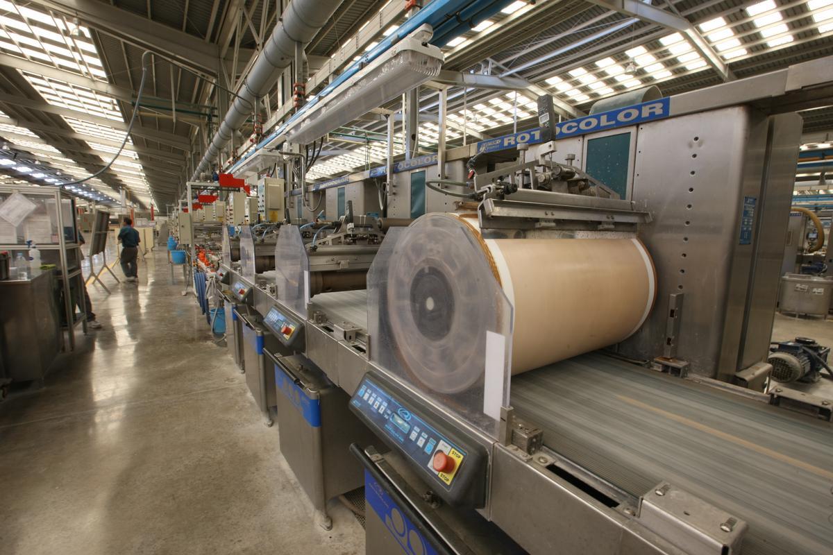 La cogeneración es un sistema muy extendido en las fábricas de cerámica para una mayor eficiencia energética / INTERIOR EMPRESA CERAMICA. PRODUCCION. AZULEJO. INDUSTRIA CERAMICA. AZULEJERA