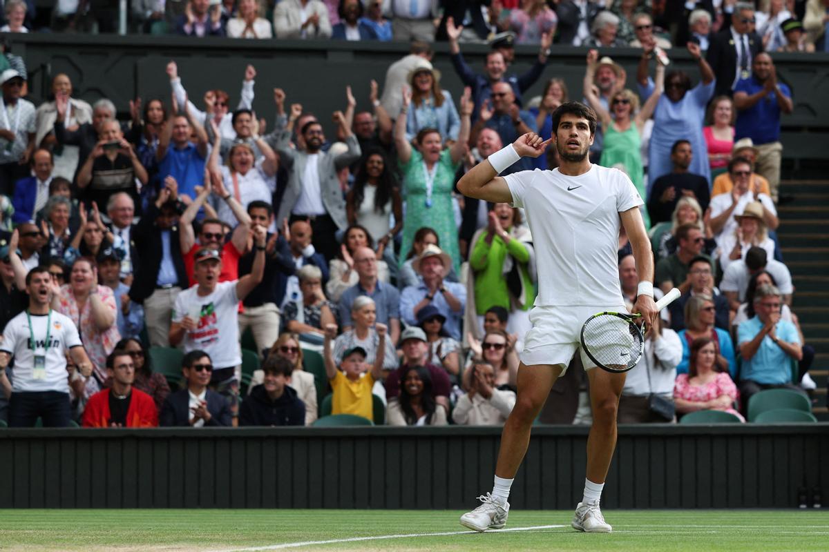 Alcaraz ganador del trofeo de Wimbledon