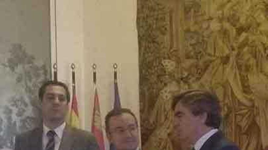 De izquierda a derecha, Castro, Salguero y Sedano. Foto