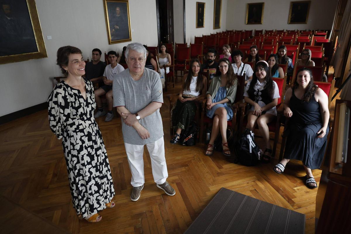 Isabel Ruiz de la Peña y Lorenzo Arias, en el Ridea, con los asistentes al Campus Orígenes.