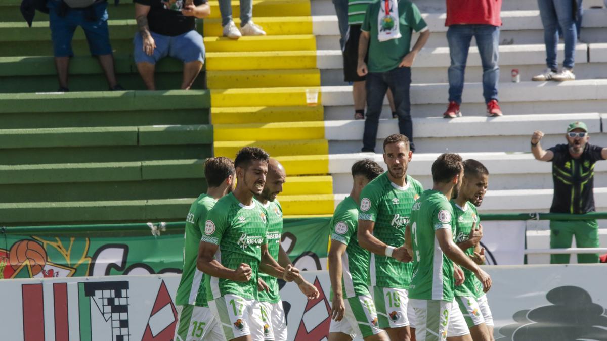 Celebración del gol de Jorge Barba, que hace un gesto de rabia.