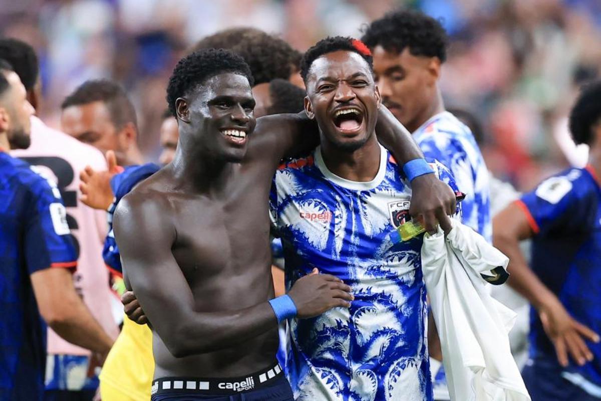 Stopira, a la derecha, celebra la clasificación de Cabo Verde para los dieciseisavos de final del Mundial.