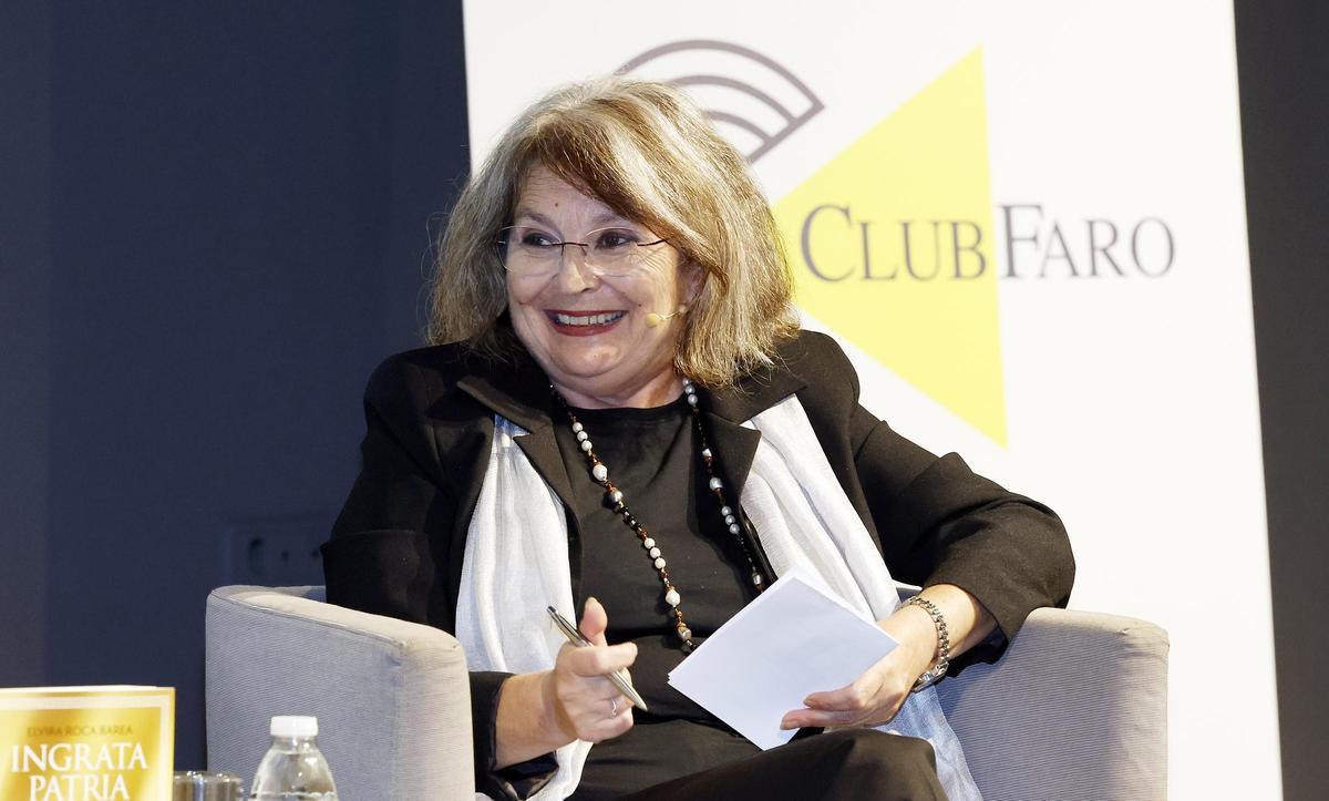 La escritora. filóloga y doctora en Literatura medieval, Elvira Roca Barea, invitada en el Club FARO