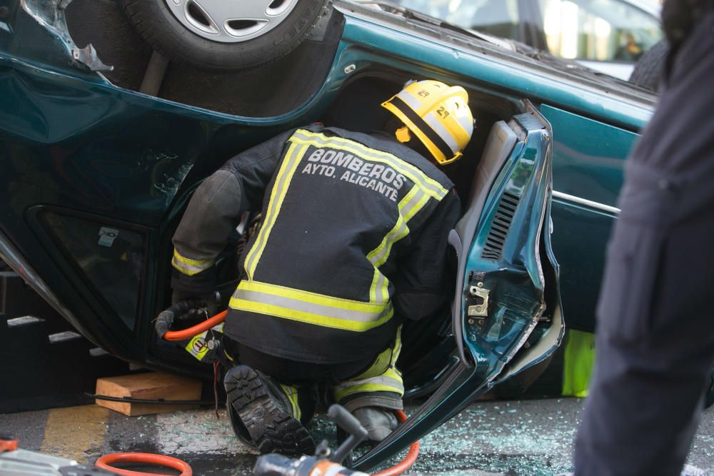 El vehículo de la mujer, de 71 años, ha volcado en la Avenida de la Condomina sobre las 9.30 horas