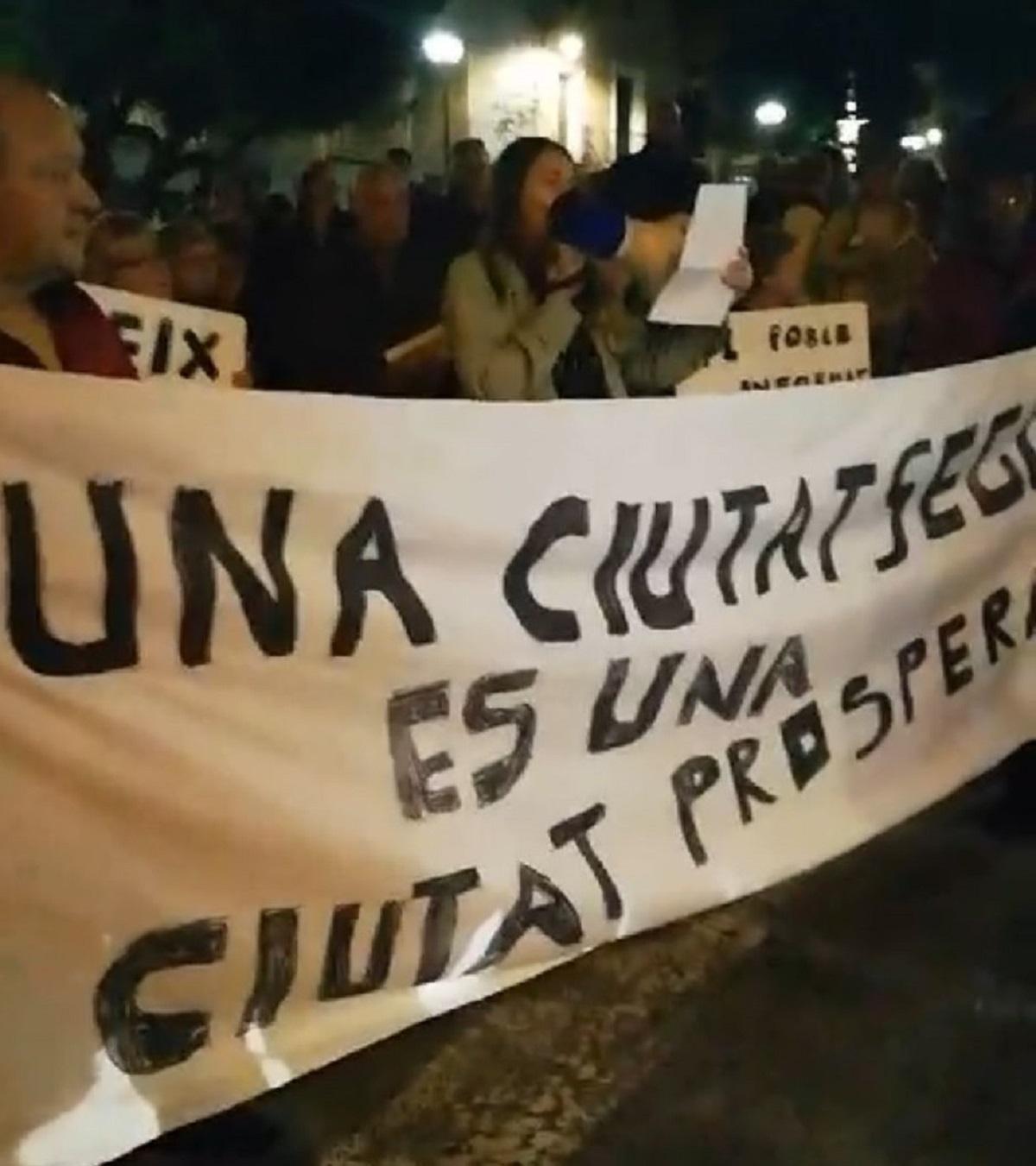 La manifestación que reclamó más policías locales en Albaida este miércoles.