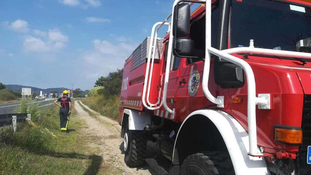 Efectivos en el lugar del incendio.