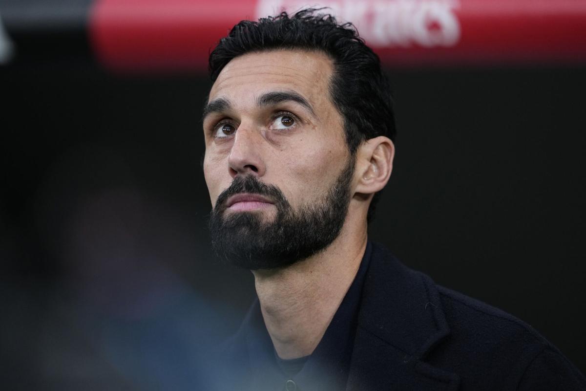 17/01/2026 Alvaro Arbeloa, head coach of Real Madrid, looks on during the Spanish League, LaLiga EA Sports, football match played between Real Madrid and Levante UD at Bernabeu stadium on January 17, 2026, in Madrid, Spain. DEPORTES Oscar J. Barroso / AFP7 / Europa Press