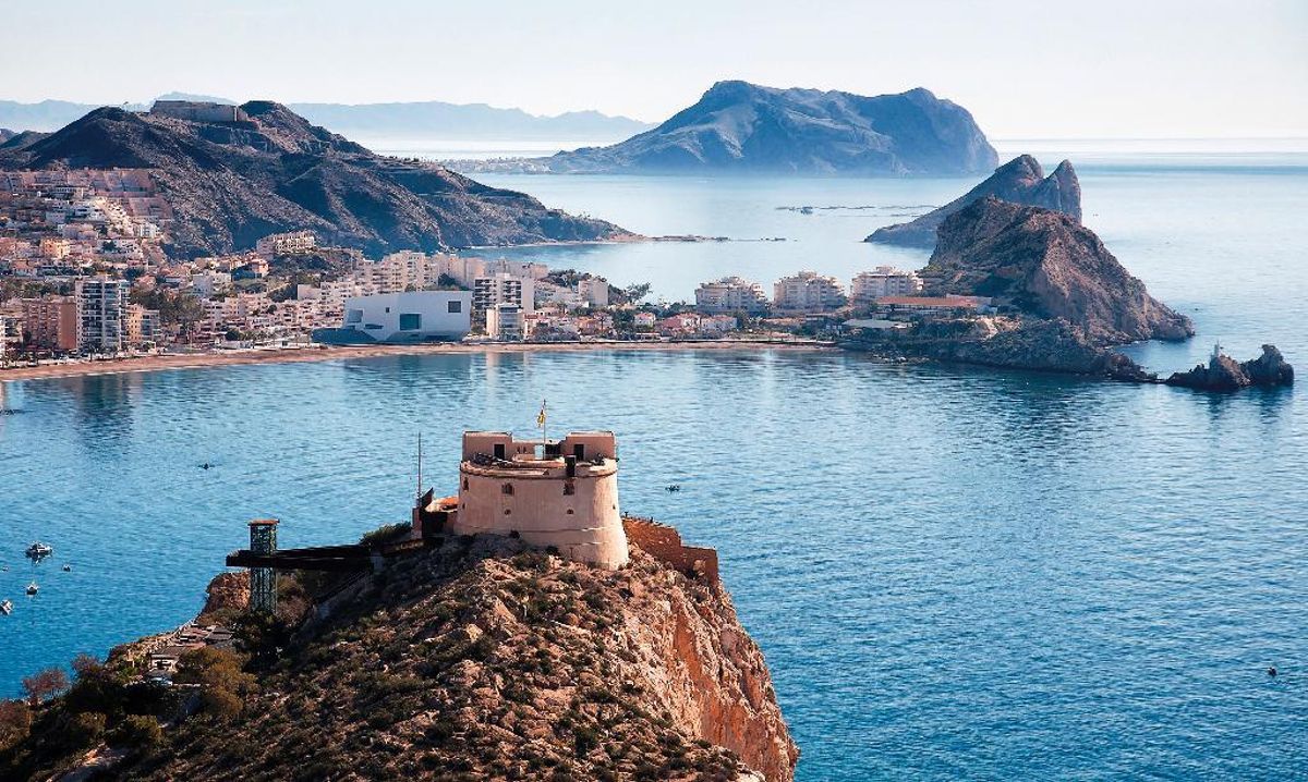Vista aérea de Águilas y su castillo.