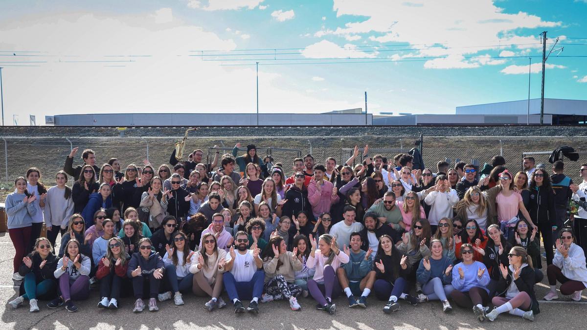 La comparsa Dekebais ensayando, ayer.