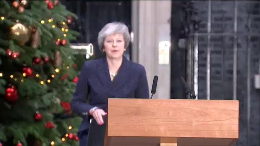 Theresa May sobrevive a la moción de confianza