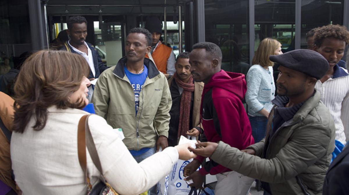 Arribada de 22 refugiats procedents d’Itàlia per ser reubicats a Espanya.