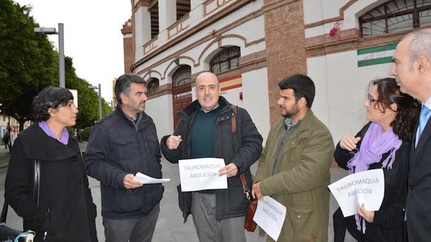 Los candidatos, ayer por la mañana.