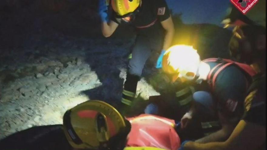 Los bomberos rescatan a un senderista en el Monte de San Miguel de Orihuela