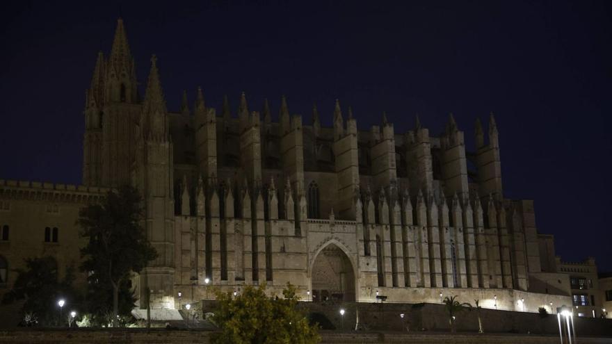 La Seu se unió ayer a la iniciativa para concienciar sobre reducir el consumo energético.