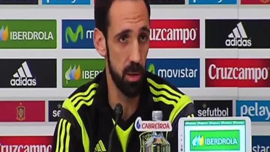 Juanfran defiende la profesionalidad de Diego Costa