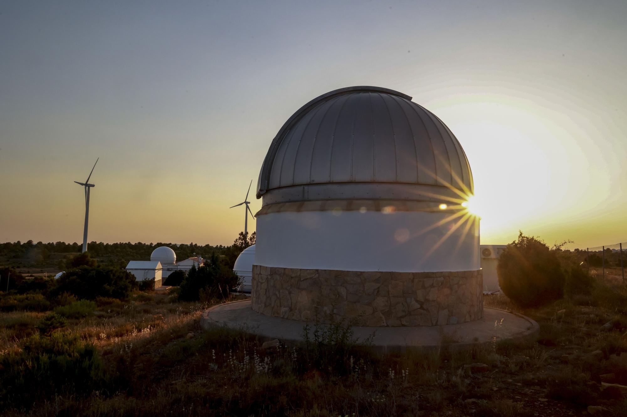 Así trabajan los astrónomos valencianos a 1.300 metros de altitud en Aras de los Olmos