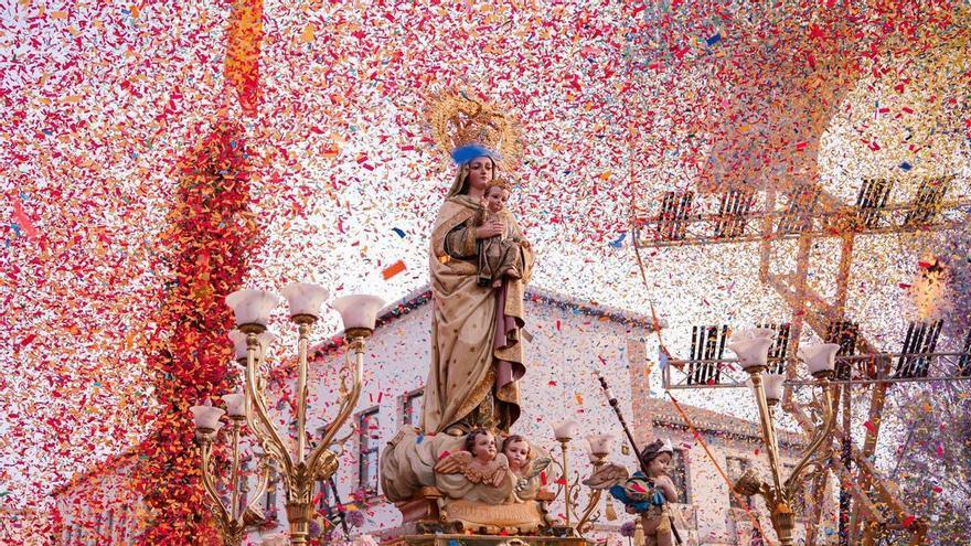 Más de 4.000 personas acompañan a la Virgen de la Salud en su romería por Archena