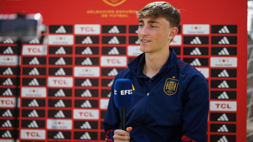Dean Huijsen, jugador del Bournemouthy la Selección española.