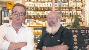 La saga Oller Anàlisis i fàrmacs des del 1860FERRAN OLLER ÉS EL FARMACÈUTIC TITULAR I ESPECIALISTA EN ANÀLISIS CLÍNIQUES A L’EMBLEMÀTICA FARMÀCIA DE LES CORTS (CONCÒRDIA, 3)
