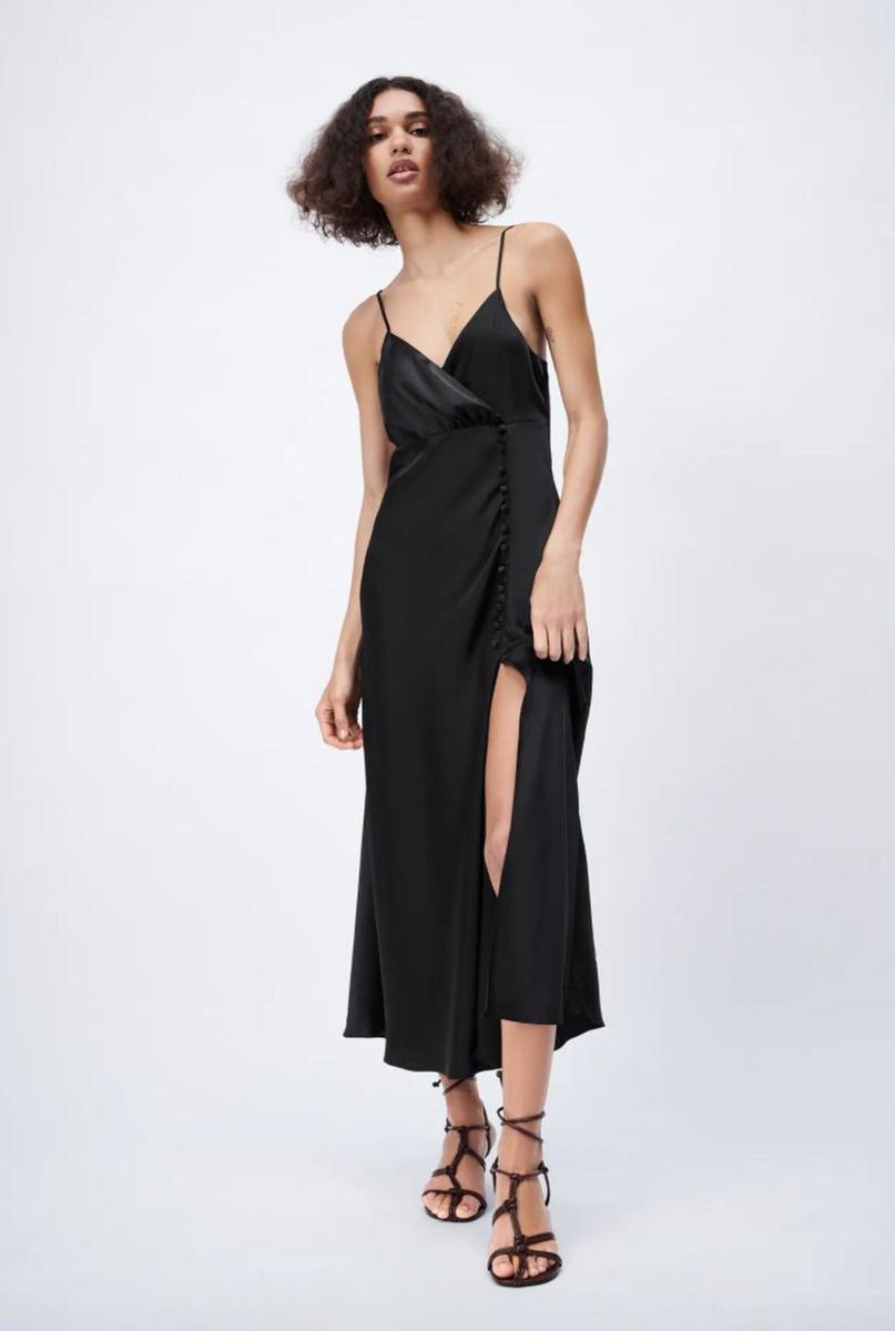 Vestido negro lencero de Zara