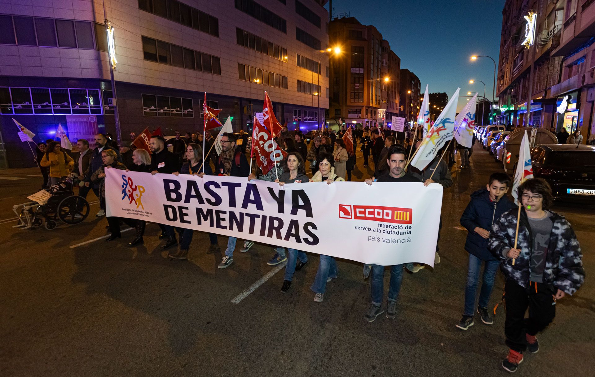 Los funcionarios del Ayuntamiento de Alicante protestan por el centro de la ciudad