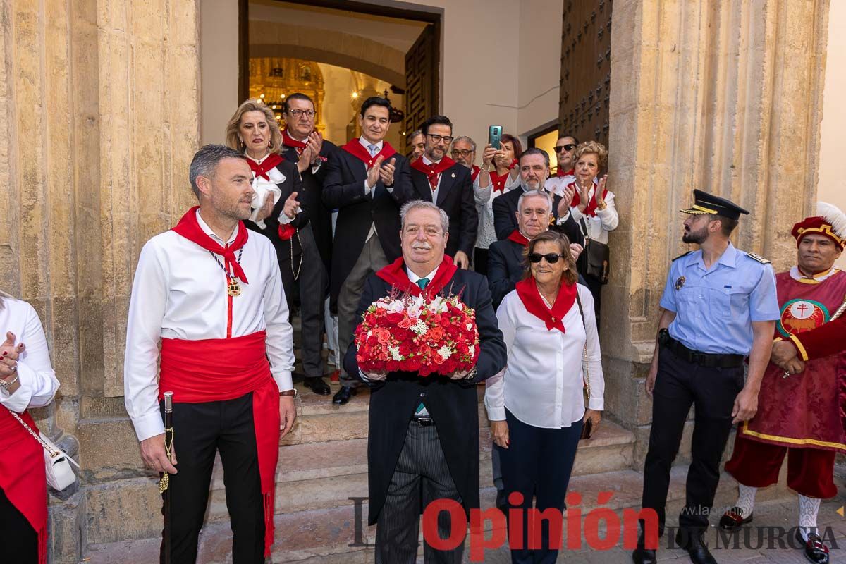 Bandeja de flores y ritual de la bendición del vino en las Fiestas de Caravaca