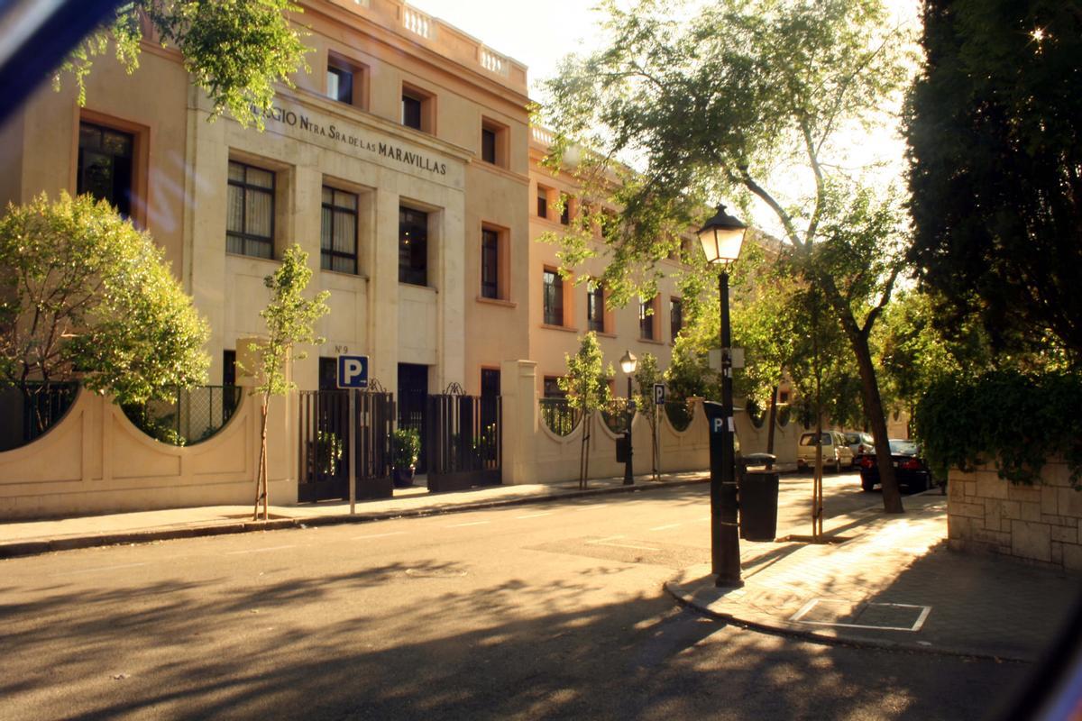 Los precios para el curso 2025 y 2026 no bajan de los 6.000 euros