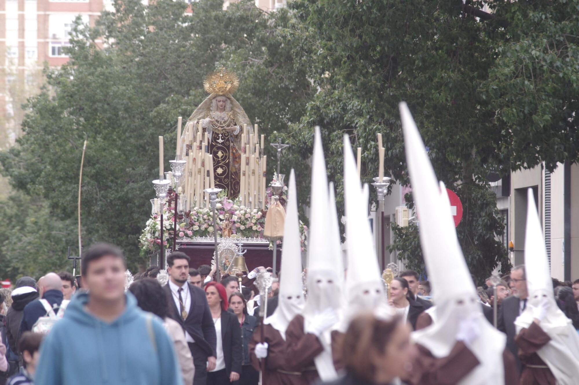 Las primeras procesiones de vísperas toman los barrios este tercer fin de semana de la Cuaresma. Virgen de las Lágrimas del Carmen