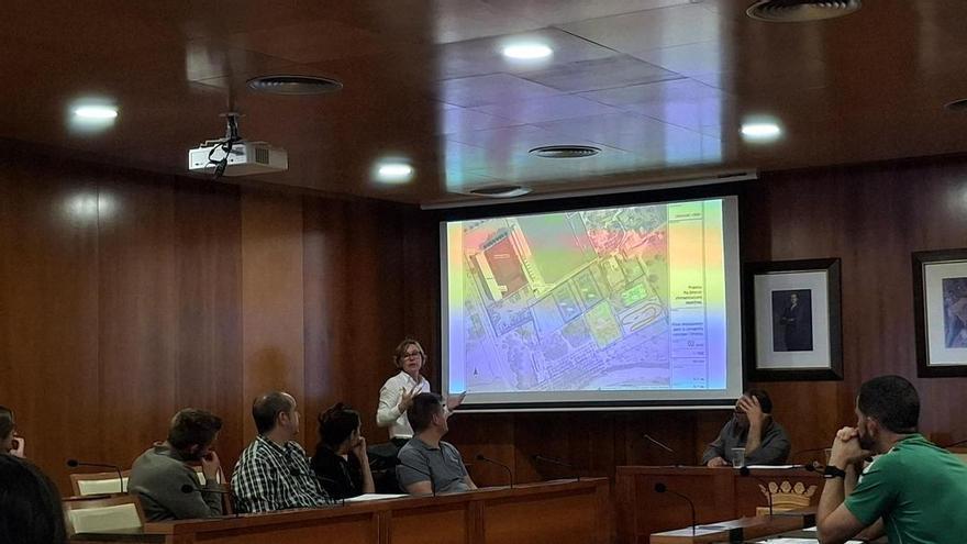 Xàbia, el pueblo de los castillos en el aire: la falta de suelo dotacional obliga a instalar el urgentísimo colegio provisional en el terreno donde iba el anhelado segundo pabellón deportivo