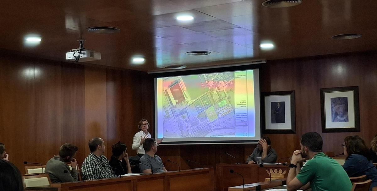 La alcaldesa explica en el Consell d'Esports la planificación del colegio provisional y las nuevas pistas deportivas