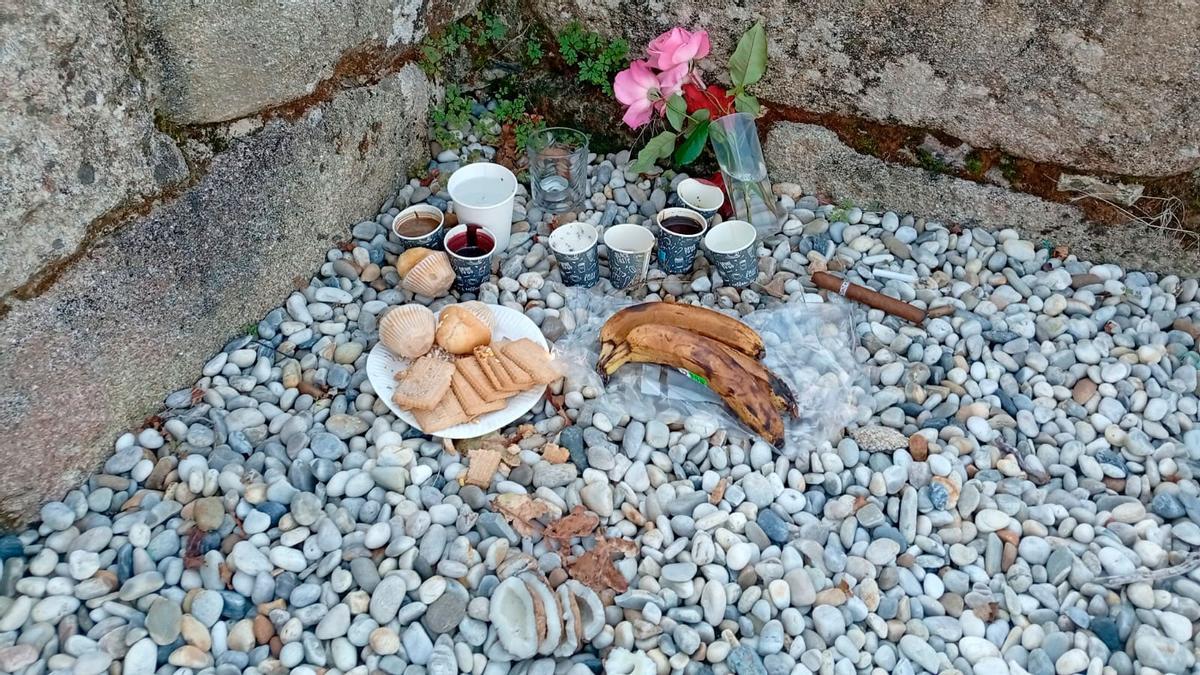 Los restos de una posible ofrenda en la Torre de Meira.