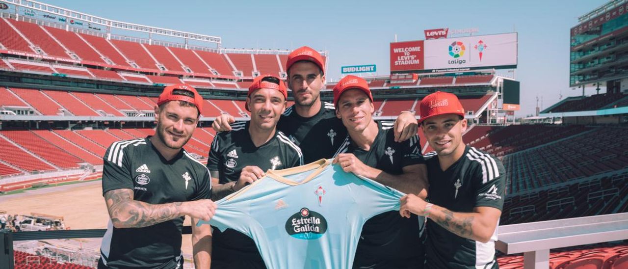 Galán, junto a Aspas, Villar, Solari y Beltrán, en la gira americana.