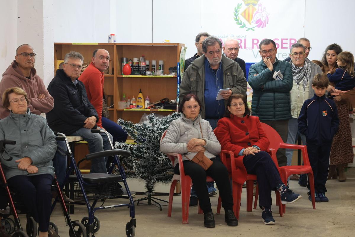 Reunión en la sede de la asociación de vecinos El Roser de Vila-real