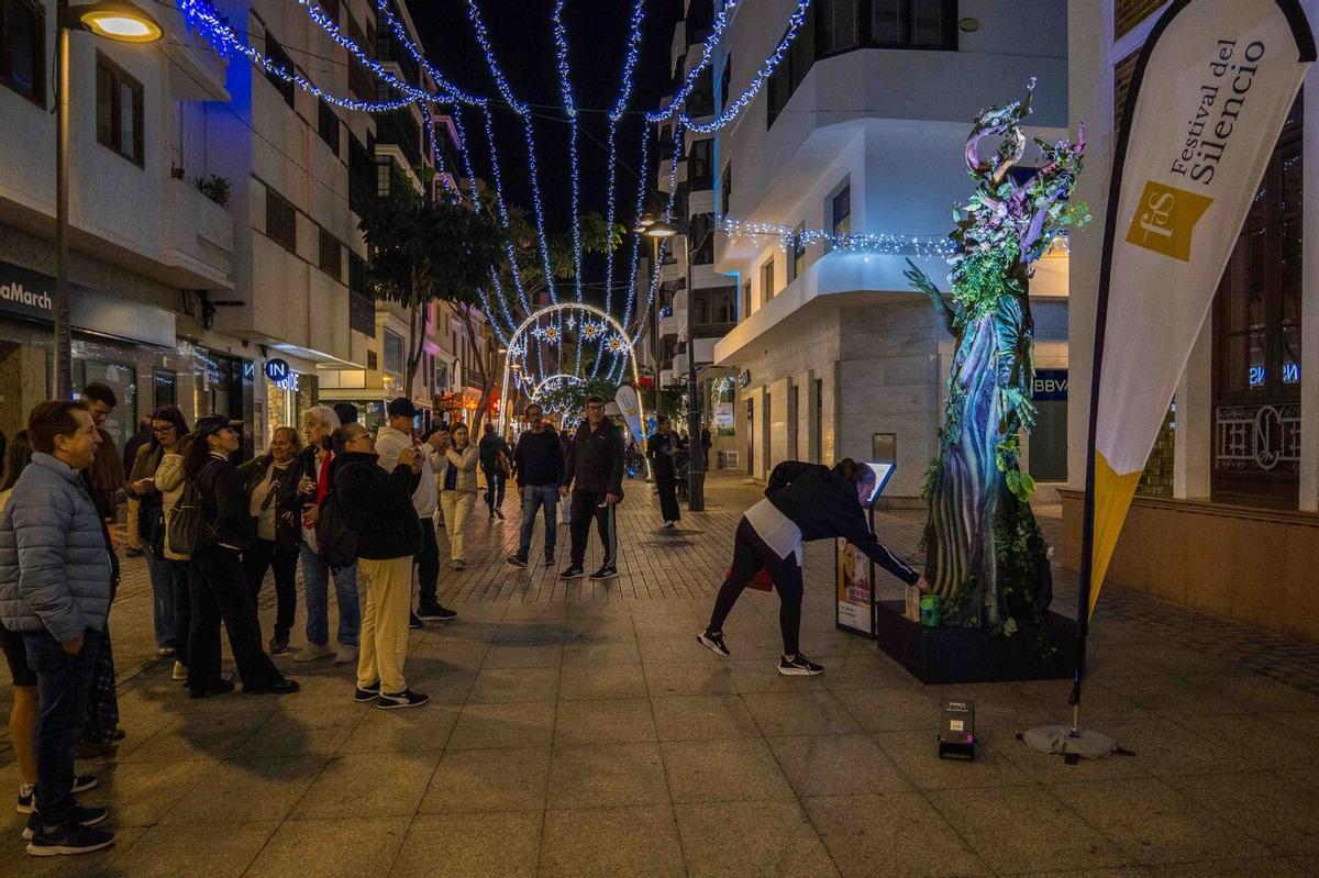 El público disfrutó e interactuó con las estatuas