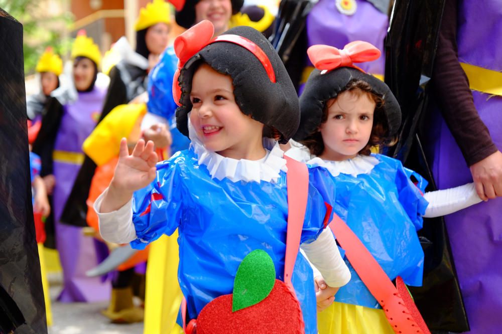 Figueres celebra la rua escolar de Fires