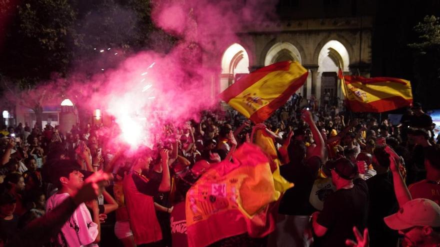 Així ha estat la celebració de la victòria d'Espanya al Mundial a Manresa
