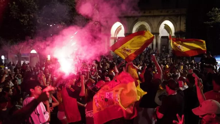 Així ha estat la celebració de la victòria d'Espanya al Mundial a Manresa