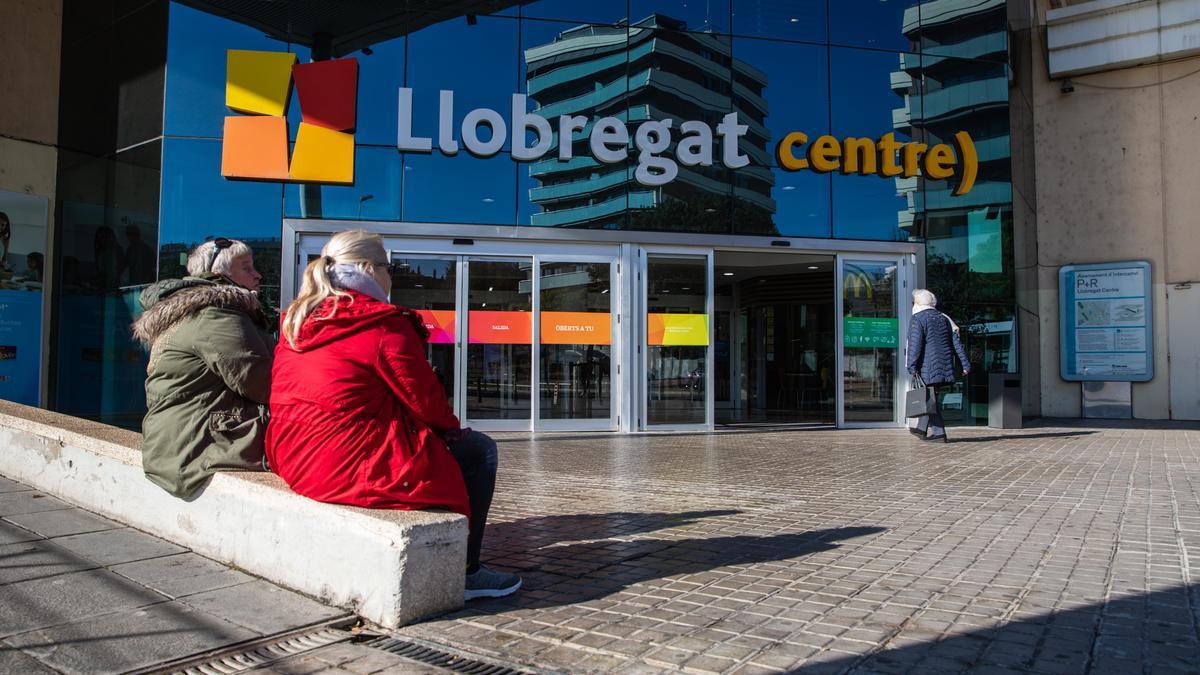 Entrada al centro comercial Llobregat Centre, que cerrará después de Navidades.