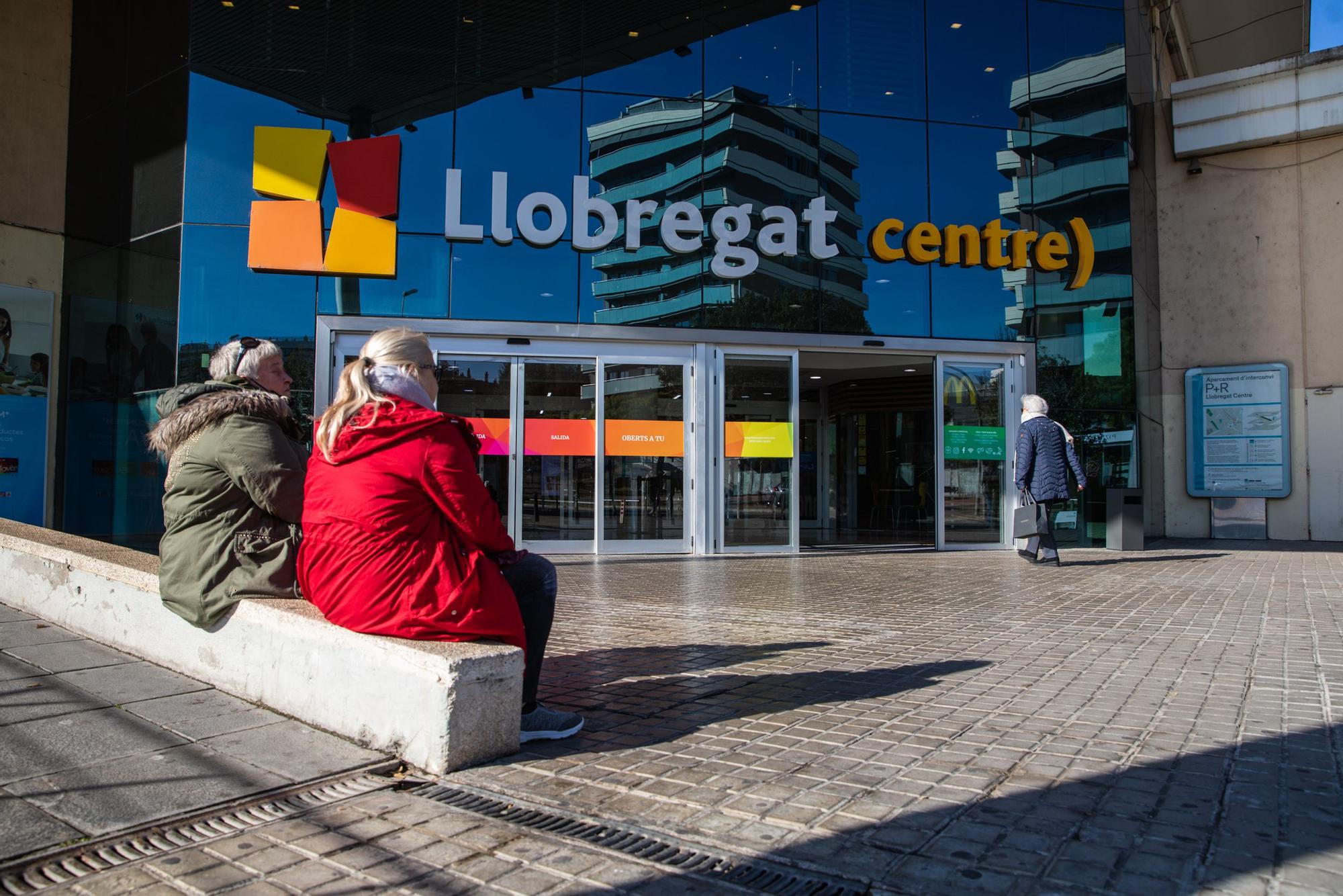 Entrada al centro comercial Llobregat Centre, que cerrará después de Navidades.