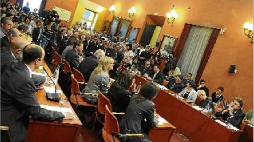 La sala de plens de la casa consistorial de Manresa en l&#039;acte de constitució del darrer Ajuntament