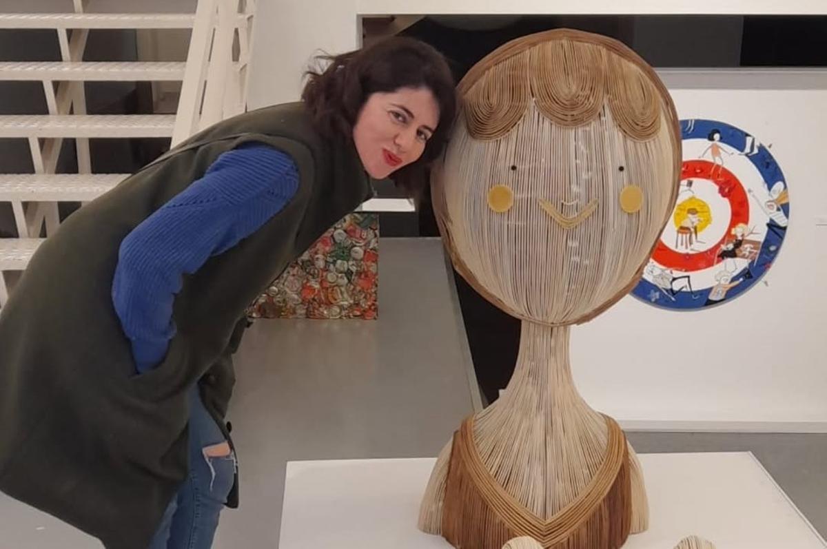 Marina Puche apura su exposición en la calle Joaquín Costa