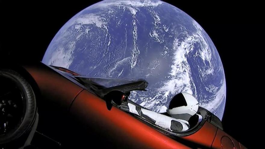 Musk retransmite la odisea espacial de Starman