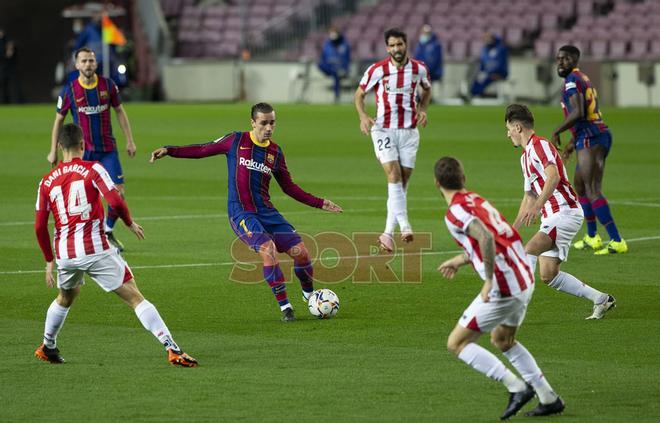Antoine Griezmann durante el partido de LaLiga entre el FC Barcelona y el Athletic de Bilbao disputado en el Camp Nou.