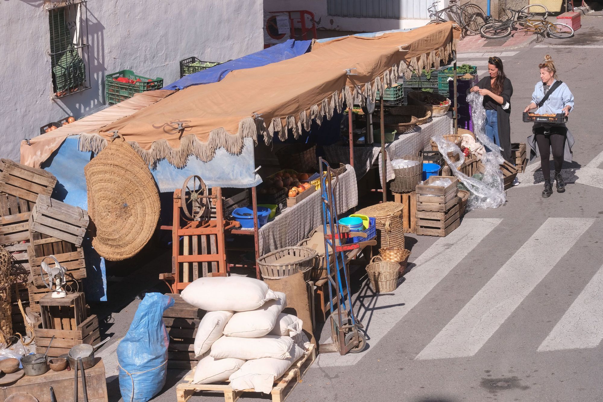 Un barrio valenciano se viste de ciudad afgana para una película de Hollywood