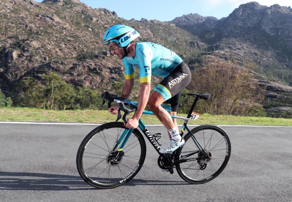 Roglic gana la crono en el Mirador de Ézaro