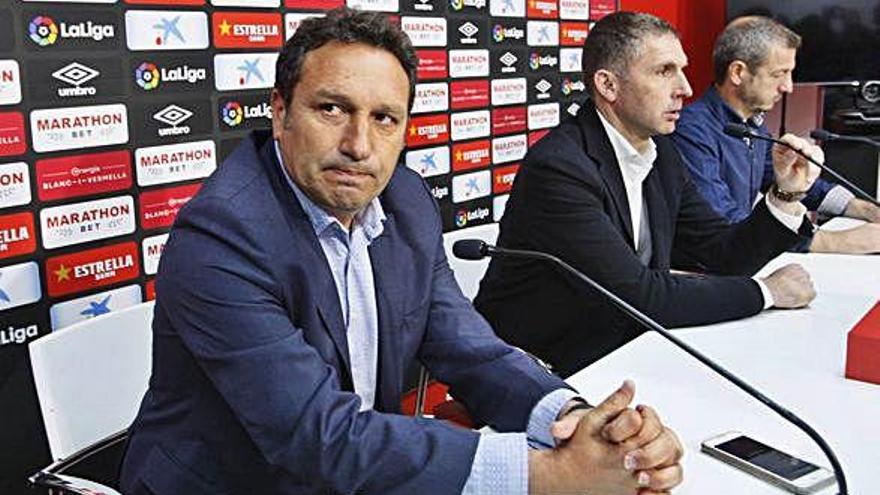 Eusebio Sacristán, Delfí Geli i Quique Cárcel durant el comiat de l&#039;entrenador de Montilivi.